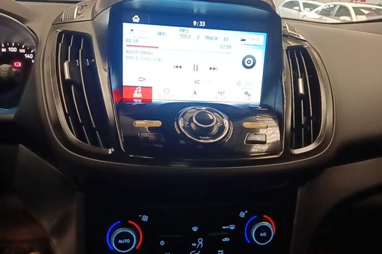 Used Ford Kuga 2017 EcoBoost 180 Two-Wheel-Drive Tiger Leap Model Audio And AC Panel