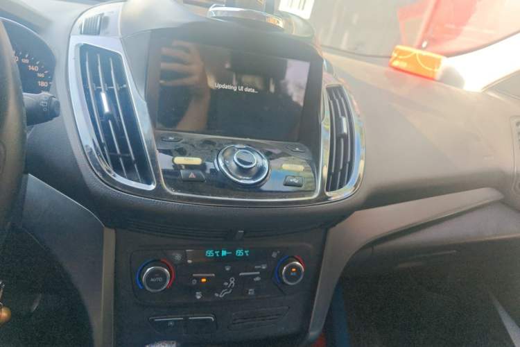 Used Ford Kuga 2017 EcoBoost 180 Two-Wheel-Drive Tiger Leap Model Audio And AC Panel