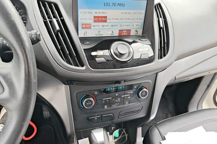 Used Ford Kuga 2017 EcoBoost 180 Two-Wheel-Drive Tiger Leap Model Audio And AC Panel