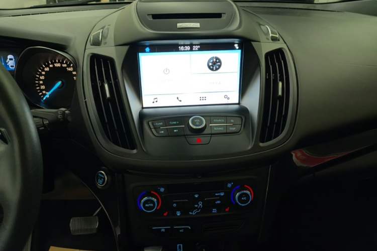 Used Ford Kuga 2017 EcoBoost 180 Two-Wheel-Drive Luxury Wing Edition Audio And AC Panel