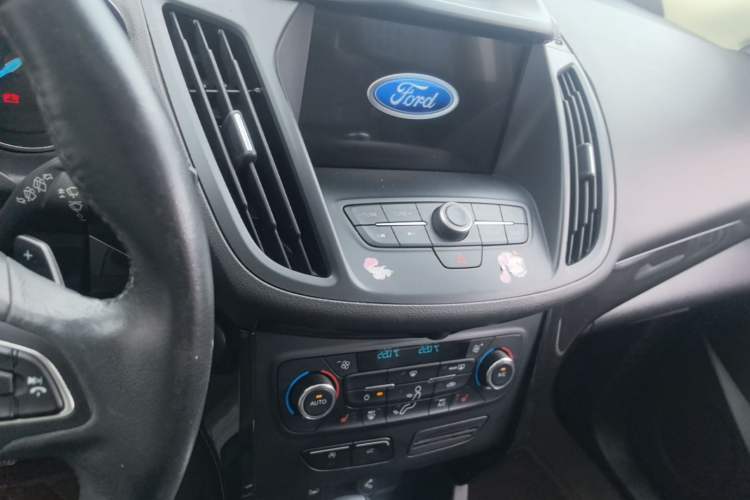 Used Ford Kuga 2017 EcoBoost 180 Two-Wheel-Drive Luxury Wing Edition Audio And AC Panel