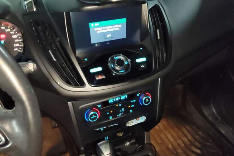 Used Ford Kuga 2017 EcoBoost 180 Two-Wheel-Drive Tiger Leap Model Audio And AC Panel