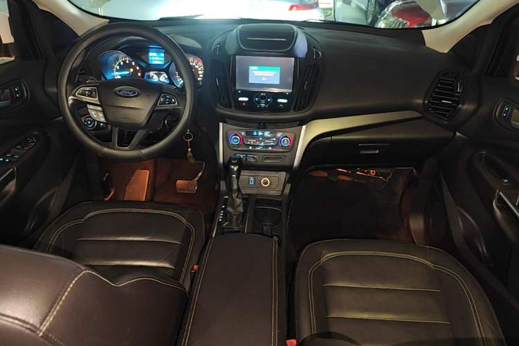 Used Ford Kuga 2017 EcoBoost 180 Two-Wheel-Drive Tiger Leap Model Audio And AC Panel