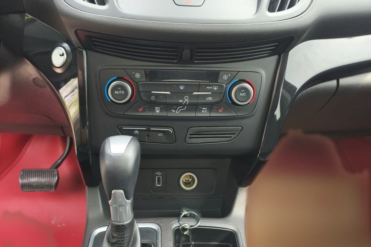 Used Ford Kuga 2017 EcoBoost 180 Two-Wheel-Drive Luxury Wing Edition Audio And AC Panel