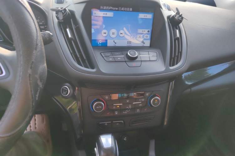 Used Ford Kuga 2017 EcoBoost 180 Two-Wheel-Drive Luxury Wing Edition Audio And AC Panel
