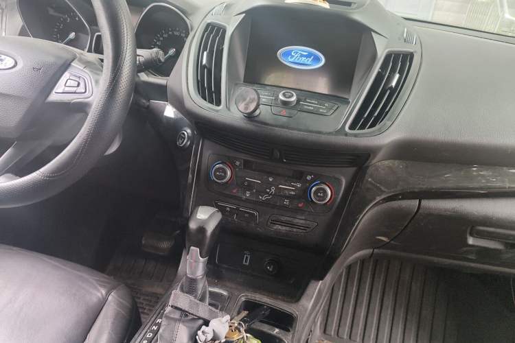 Used Ford Kuga 2017 EcoBoost 180 Two-Wheel-Drive Luxury Wing Edition Audio And AC Panel