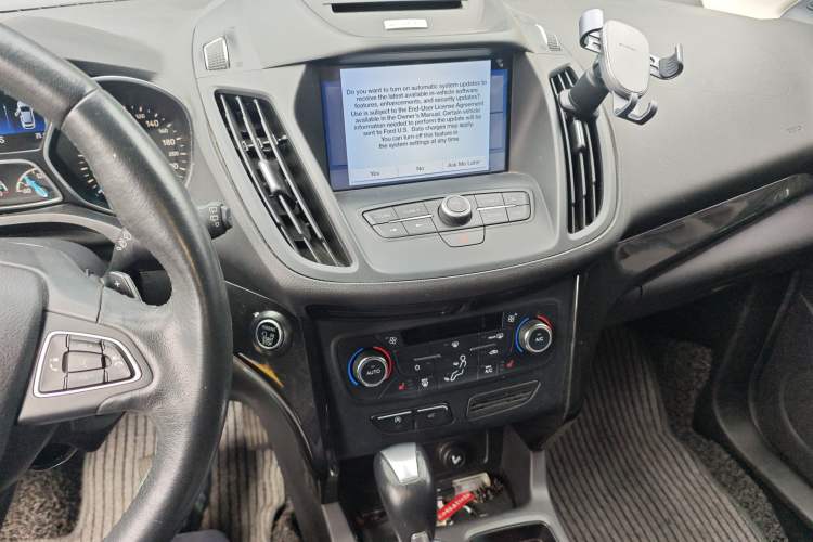 Used Ford Kuga 2017 EcoBoost 180 Two-Wheel-Drive Luxury Wing Edition Audio And AC Panel