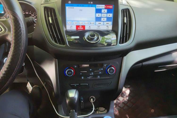 Used Ford Kuga 2017 EcoBoost 180 Two-Wheel-Drive Tiger Leap Model Audio And AC Panel