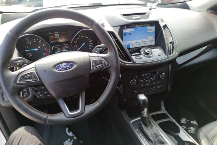 Used Ford Kuga 2017 EcoBoost 245 Four-Wheel-Drive Sport Model Audio And AC Panel
