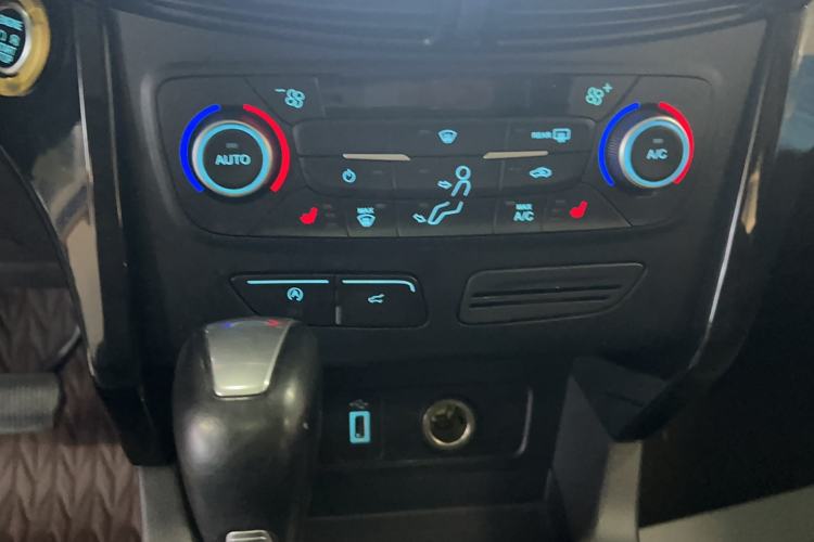 Used Ford Kuga 2017 EcoBoost 180 Four-Wheel Drive Luxury Wing Model Audio And AC Panel