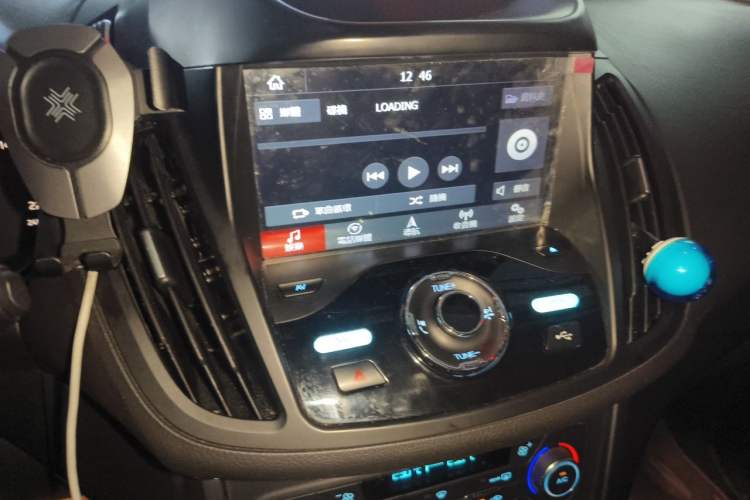Used Ford Kuga 2017 EcoBoost 180 Two-Wheel-Drive Platinum Edition Audio And AC Panel