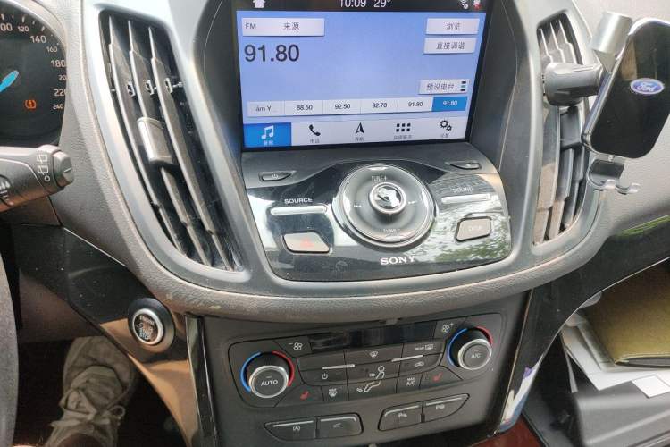 Used Ford Kuga 2017 EcoBoost 245 Four-Wheel-Drive Sport Model Audio And AC Panel