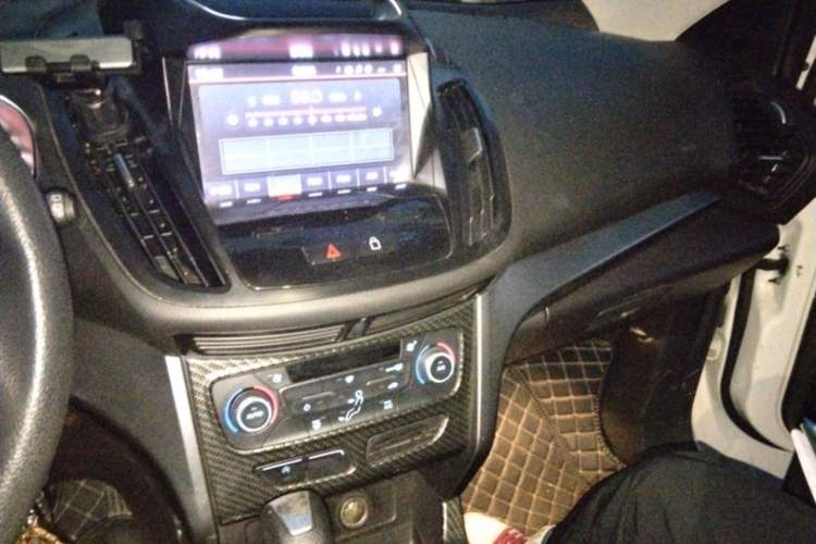 Used Ford Kuga 2017 EcoBoost 180 Two-Wheel-Drive Elite Trim Audio And AC Panel