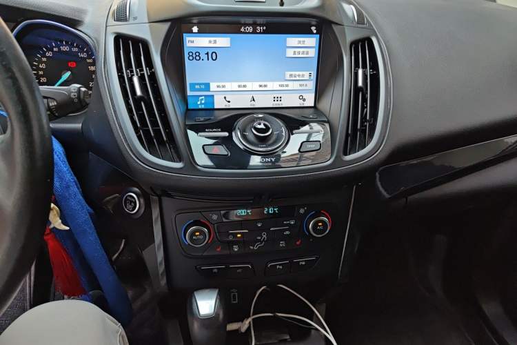 Used Ford Kuga 2017 EcoBoost 245 Four-Wheel-Drive Sport Model Audio And AC Panel