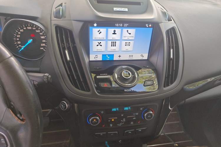Used Ford Kuga 2017 EcoBoost 245 Four-Wheel-Drive Sport Model Audio And AC Panel