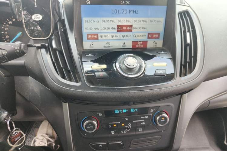 Used Ford Kuga 2017 EcoBoost 180 Two-Wheel-Drive Tiger Leap Model Audio And AC Panel