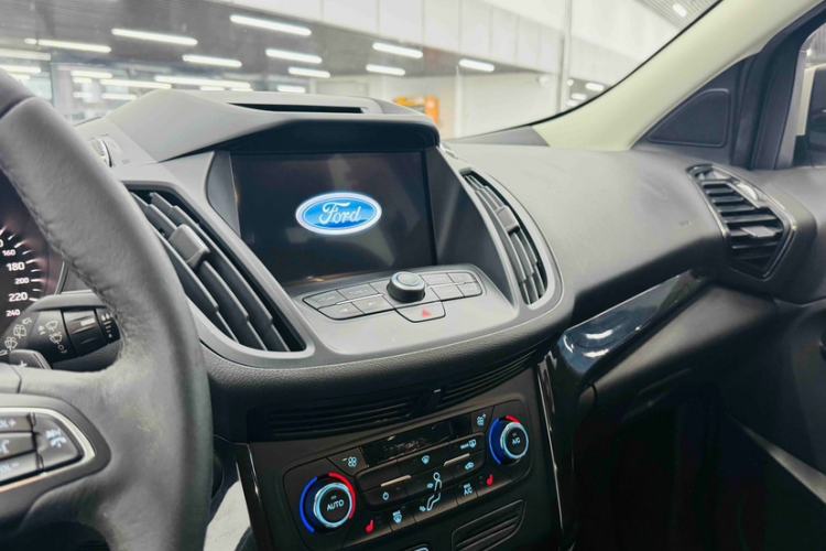 Used Ford Kuga 2017 EcoBoost 180 Two-Wheel-Drive Luxury Wing Edition Audio And AC Panel