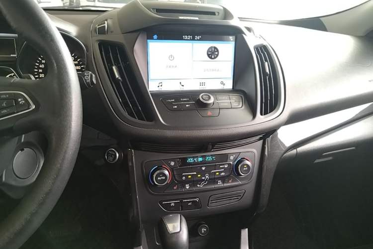 Used Ford Kuga 2017 EcoBoost 180 Four-Wheel Drive Luxury Wing Model Audio And AC Panel