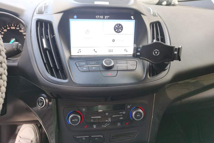 Used Ford Kuga 2017 EcoBoost 180 Two-Wheel-Drive Luxury Wing Edition Audio And AC Panel