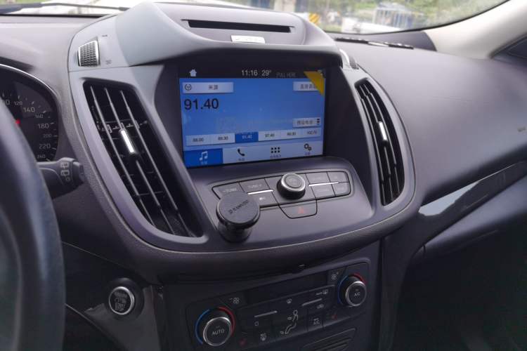 Used Ford Kuga 2017 EcoBoost 180 Two-Wheel-Drive Luxury Wing Edition Audio And AC Panel