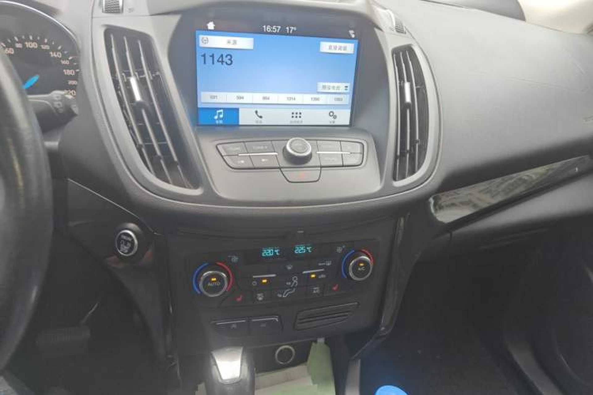 Used Ford Kuga 2017 EcoBoost 180 Two-Wheel-Drive Luxury Wing Edition Audio And AC Panel