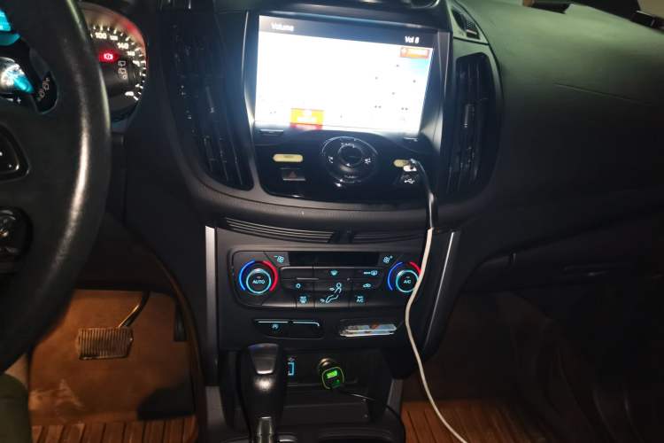 Used Ford Kuga 2017 EcoBoost 180 Two-Wheel-Drive Tiger Leap Model Audio And AC Panel