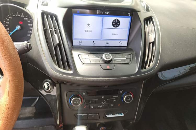 Used Ford Kuga 2017 EcoBoost 180 Two-Wheel-Drive Luxury Wing Edition Audio And AC Panel