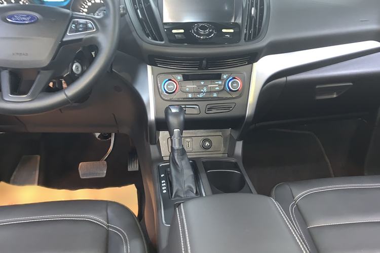 Used Ford Kuga 2017 EcoBoost 180 Two-Wheel-Drive Platinum Edition Audio And AC Panel