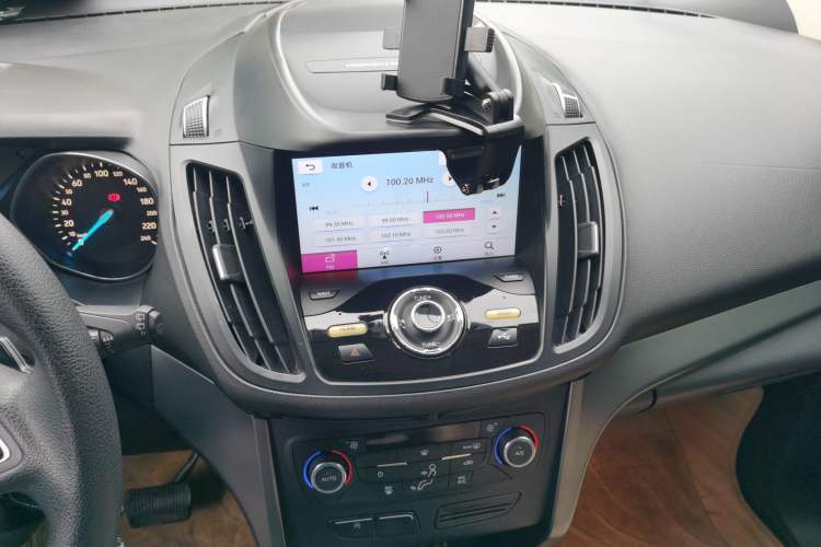 Used Ford Kuga 2017 EcoBoost 180 Two-Wheel-Drive Elite Trim Audio And AC Panel