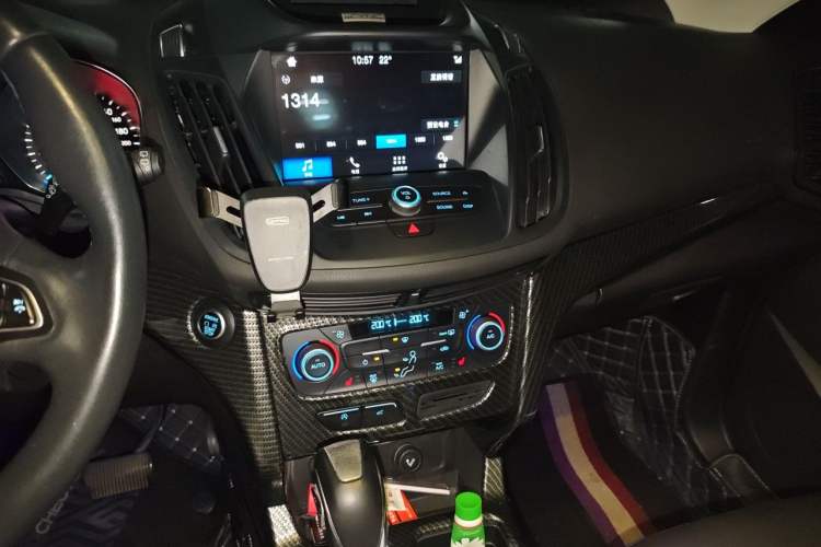 Used Ford Kuga 2017 EcoBoost 180 Two-Wheel-Drive Luxury Wing Edition Audio And AC Panel