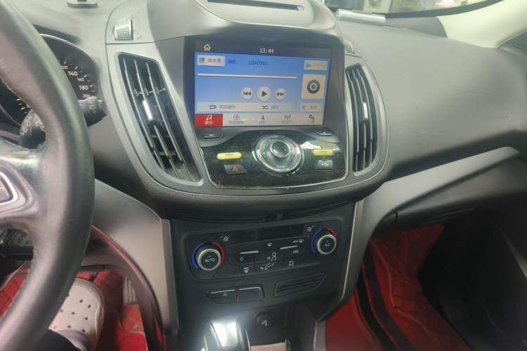 Used Ford Kuga 2017 EcoBoost 180 Two-Wheel-Drive Tiger Leap Model Audio And AC Panel