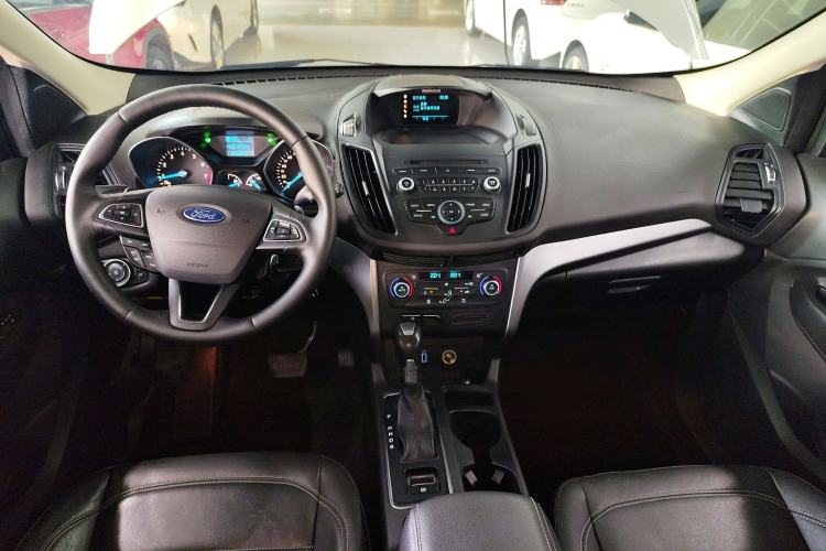 Used Ford Kuga 2017 EcoBoost 180 Two-Wheel-Drive Platinum Edition Audio And AC Panel
