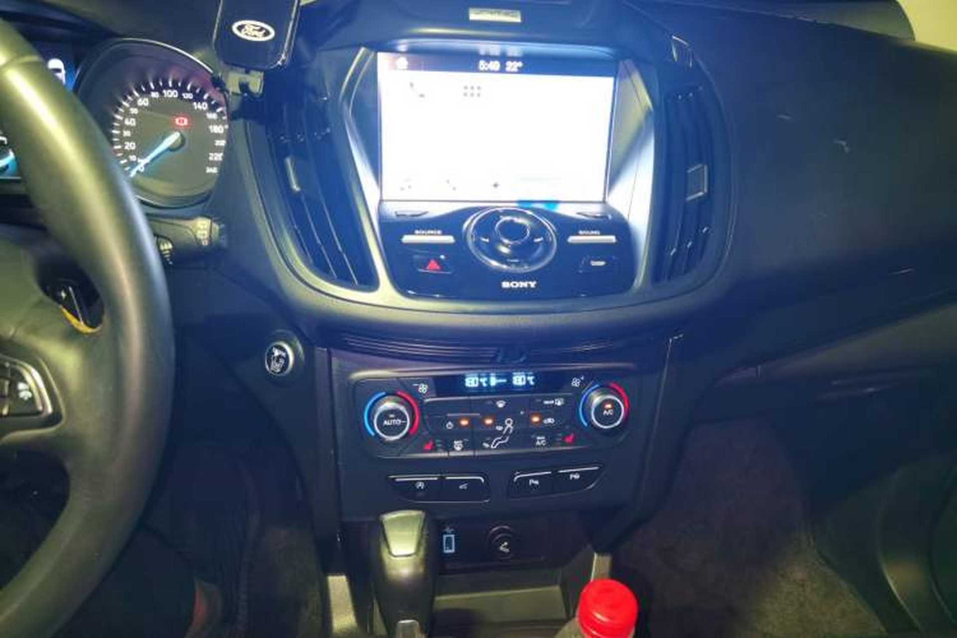 Used Ford Kuga 2017 EcoBoost 245 Four-Wheel-Drive Sport Model Audio And AC Panel