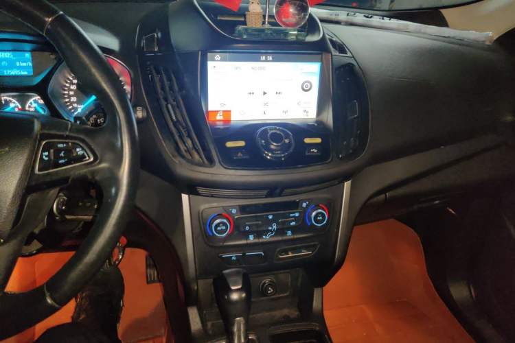 Used Ford Kuga 2017 EcoBoost 180 Two-Wheel-Drive Tiger Leap Model Audio And AC Panel