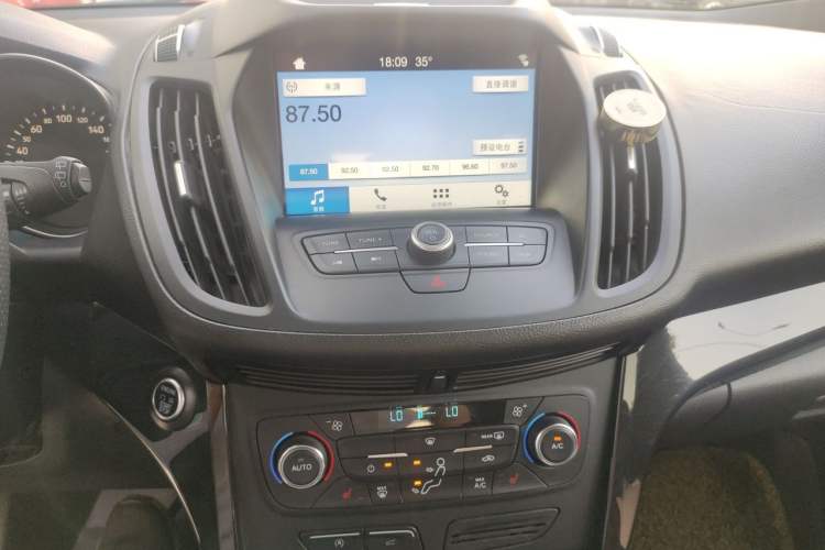 Used Ford Kuga 2017 EcoBoost 180 Two-Wheel-Drive Luxury Wing Edition Audio And AC Panel