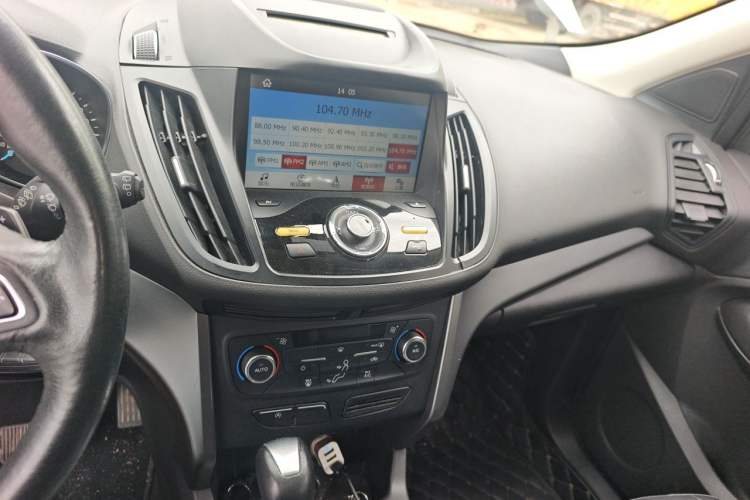 Used Ford Kuga 2017 EcoBoost 180 Two-Wheel-Drive Tiger Leap Model Audio And AC Panel