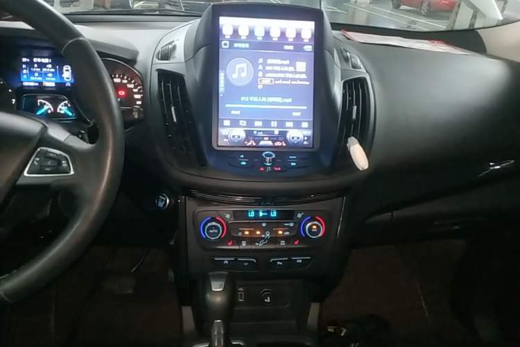 Used Ford Kuga 2017 EcoBoost 245 Four-Wheel-Drive Sport Model Audio And AC Panel
