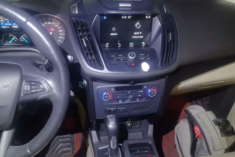 Used Ford Kuga 2017 EcoBoost 180 Two-Wheel-Drive Luxury Wing Edition Audio And AC Panel