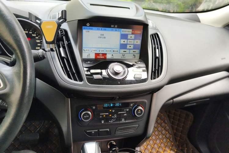 Used Ford Kuga 2017 EcoBoost 180 Two-Wheel-Drive Tiger Leap Model Audio And AC Panel