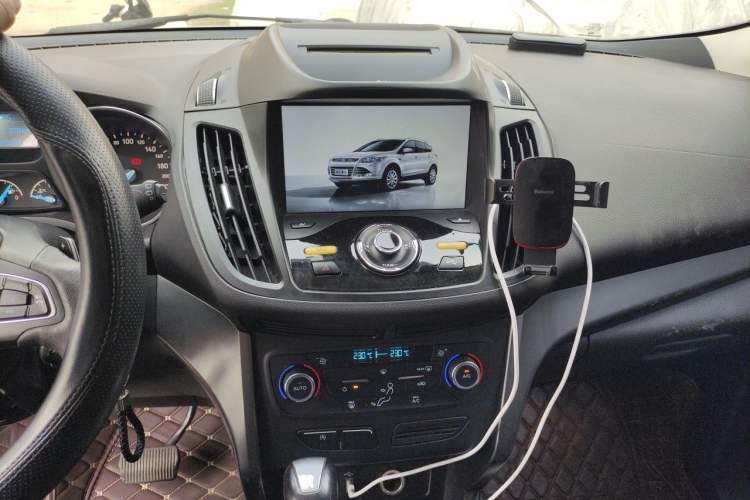 Used Ford Kuga 2017 EcoBoost 180 Two-Wheel-Drive Tiger Leap Model Audio And AC Panel