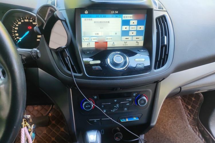 Used Ford Kuga 2017 EcoBoost 180 Two-Wheel-Drive Platinum Edition Audio And AC Panel