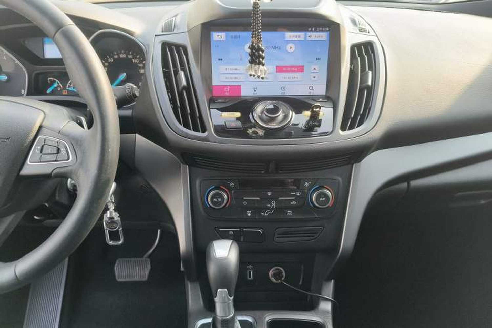 Used Ford Kuga 2017 EcoBoost 180 Two-Wheel-Drive Platinum Edition Audio And AC Panel