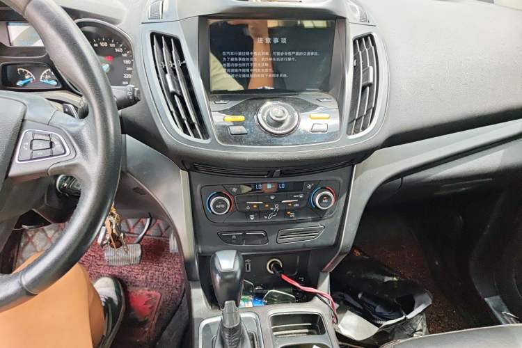 Used Ford Kuga 2017 EcoBoost 180 Two-Wheel-Drive Tiger Leap Model Audio And AC Panel
