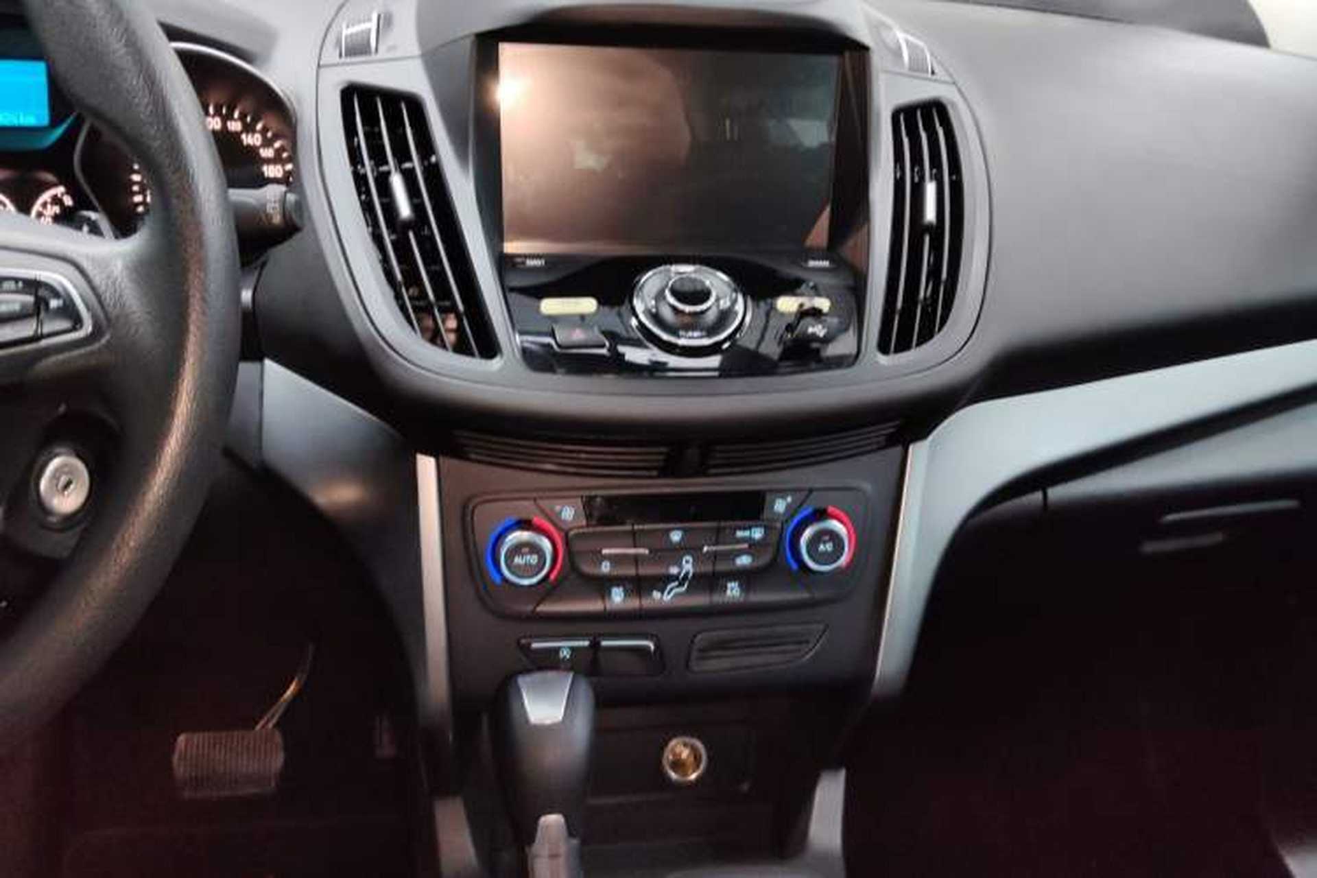 Used Ford Kuga 2017 EcoBoost 180 Two-Wheel-Drive Elite Trim Audio And AC Panel