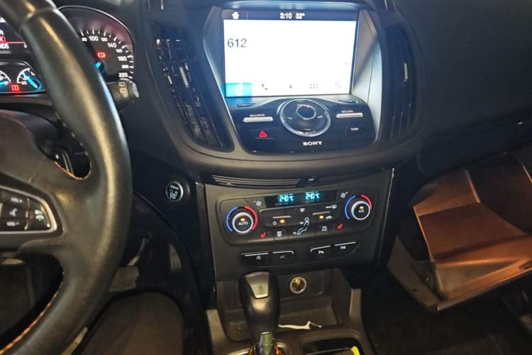 Used Ford Kuga 2017 EcoBoost 245 Four-Wheel-Drive Sport Model Audio And AC Panel