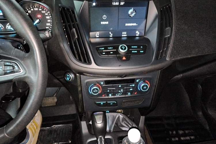 Used Ford Kuga 2017 EcoBoost 180 Two-Wheel-Drive Luxury Wing Edition Audio And AC Panel
