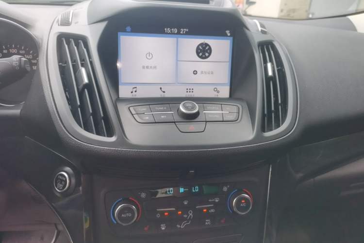 Used Ford Kuga 2017 EcoBoost 180 Two-Wheel-Drive Luxury Wing Edition Audio And AC Panel