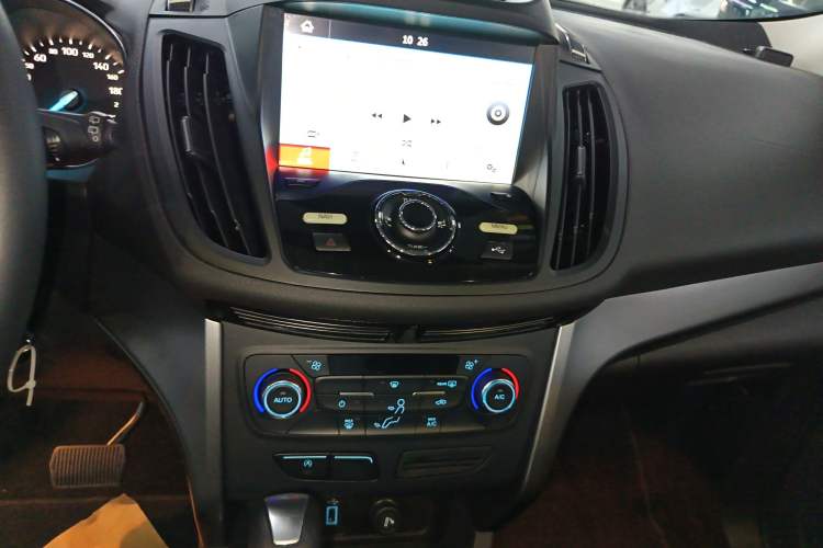 Used Ford Kuga 2017 EcoBoost 180 Two-Wheel-Drive Platinum Edition Audio And AC Panel
