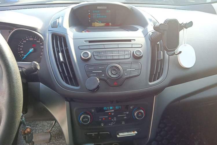 Used Ford Kuga 2017 EcoBoost 180 Two-Wheel-Drive Tiger Leap Model Audio And AC Panel