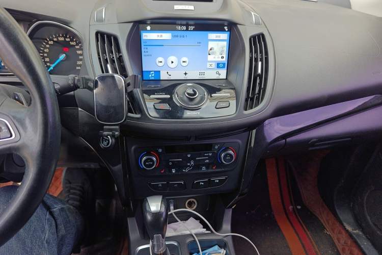 Used Ford Kuga 2017 EcoBoost 245 Four-Wheel-Drive Sport Model Audio And AC Panel
